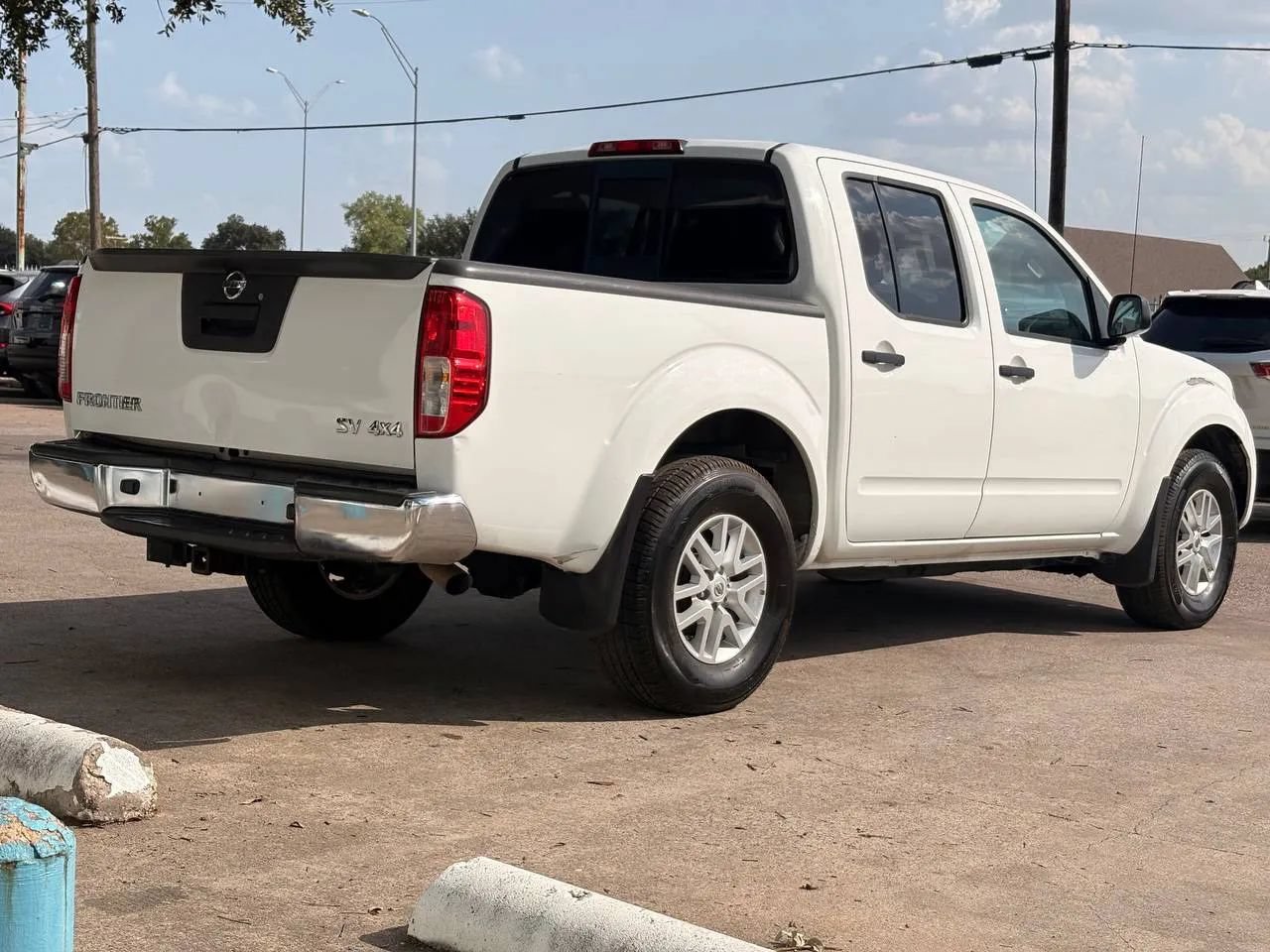 Used 2018 Nissan Frontier SV AWD/4WD image 3