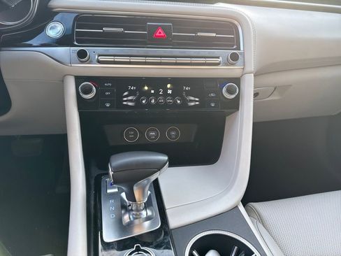 Used 2024 Genesis G70 2.5T image 21