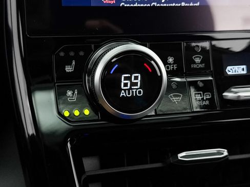 Used 2023 Toyota Highlander Limited AWD/4WD image 25