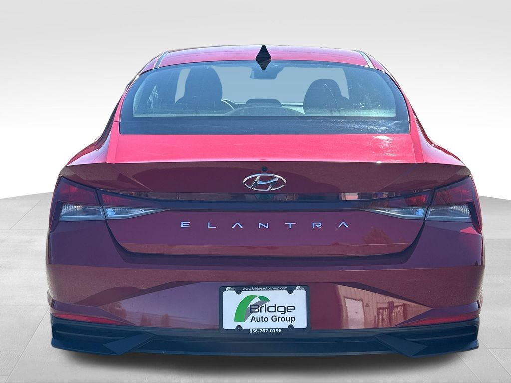Used 2022 Hyundai Elantra SEL FWD image 6