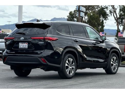 Certified 2022 Toyota Highlander XLE image 4