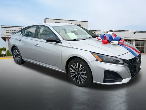 Used 2024 Nissan Altima 2.5 SV image 7