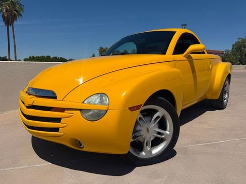 Used 2004 Chevrolet SSR w/ Preferred Equipment Group RWD image 1