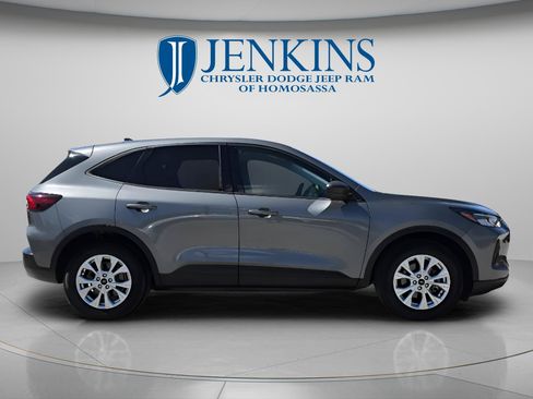 Used 2025 Ford Escape Active w/ Tech Pack #1 FWD image 2