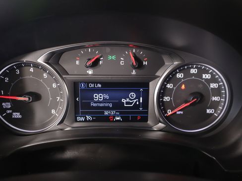 Used 2024 GMC Terrain SLE w/ Driver Convenience Package image 4