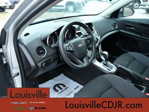 Used 2016 Chevrolet Cruze LT w/ Technology Package FWD image 3