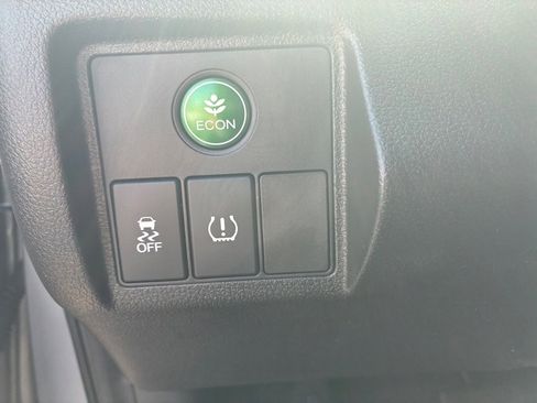 Used 2018 Honda HR-V EX image 28