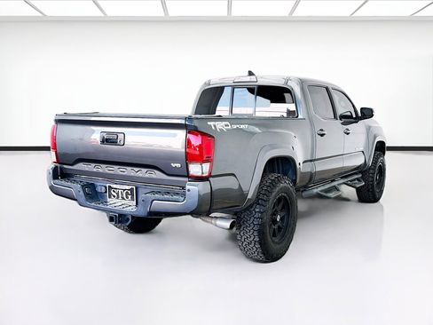 Used 2016 Toyota Tacoma TRD Sport image 4