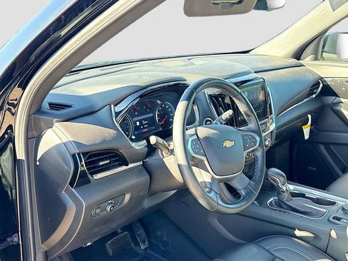 Used 2023 Chevrolet Traverse RS image 9