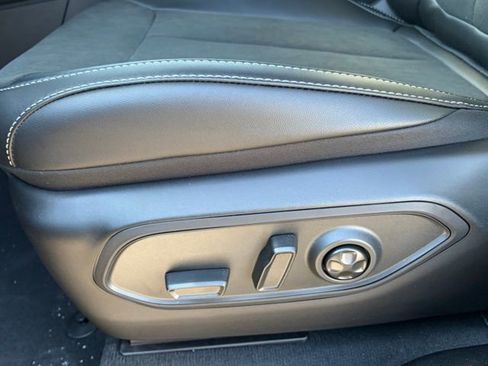 New 2025 Jeep Grand Cherokee Altitude image 16