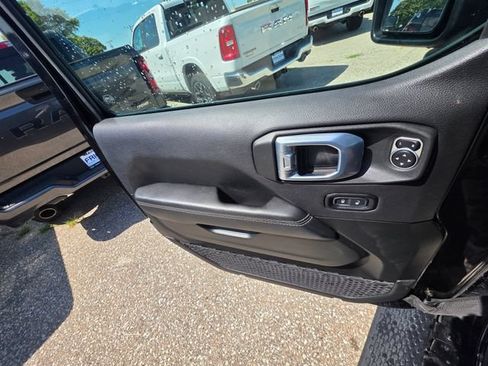 Used 2021 Jeep Wrangler Unlimited Sahara w/ Uconnect 4C Nav & Sound Group AWD/4WD image 15