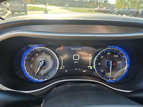 New 2026 Chrysler Pacifica Select image 5