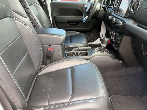 Used 2023 Jeep Wrangler Unlimited Sahara AWD/4WD image 9