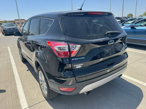 Used 2017 Ford Escape SE FWD image 3