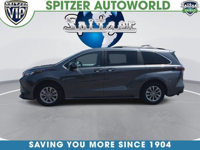 Used 2025 Toyota Sienna LE AWD/4WD image 6