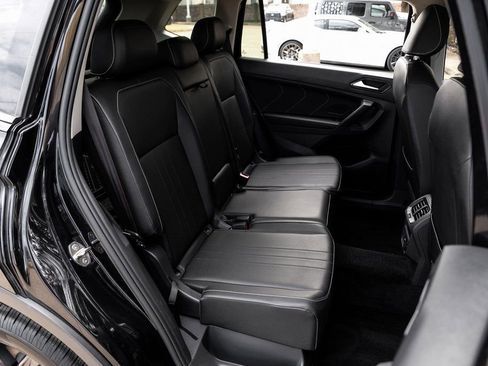 Used 2022 Volkswagen Tiguan SE image 49
