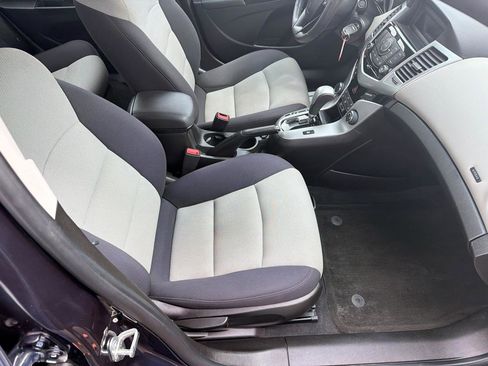Used 2014 Chevrolet Cruze LS FWD image 10