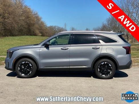 Used 2024 Kia Sorento S image 4