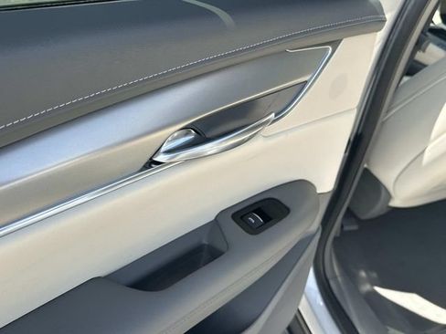 Certified 2025 Cadillac XT5 Luxury FWD image 15