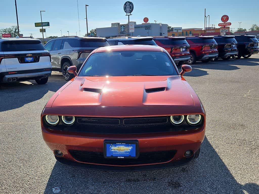 Used 2020 Dodge Challenger SXT w/ Blacktop Package RWD image 3