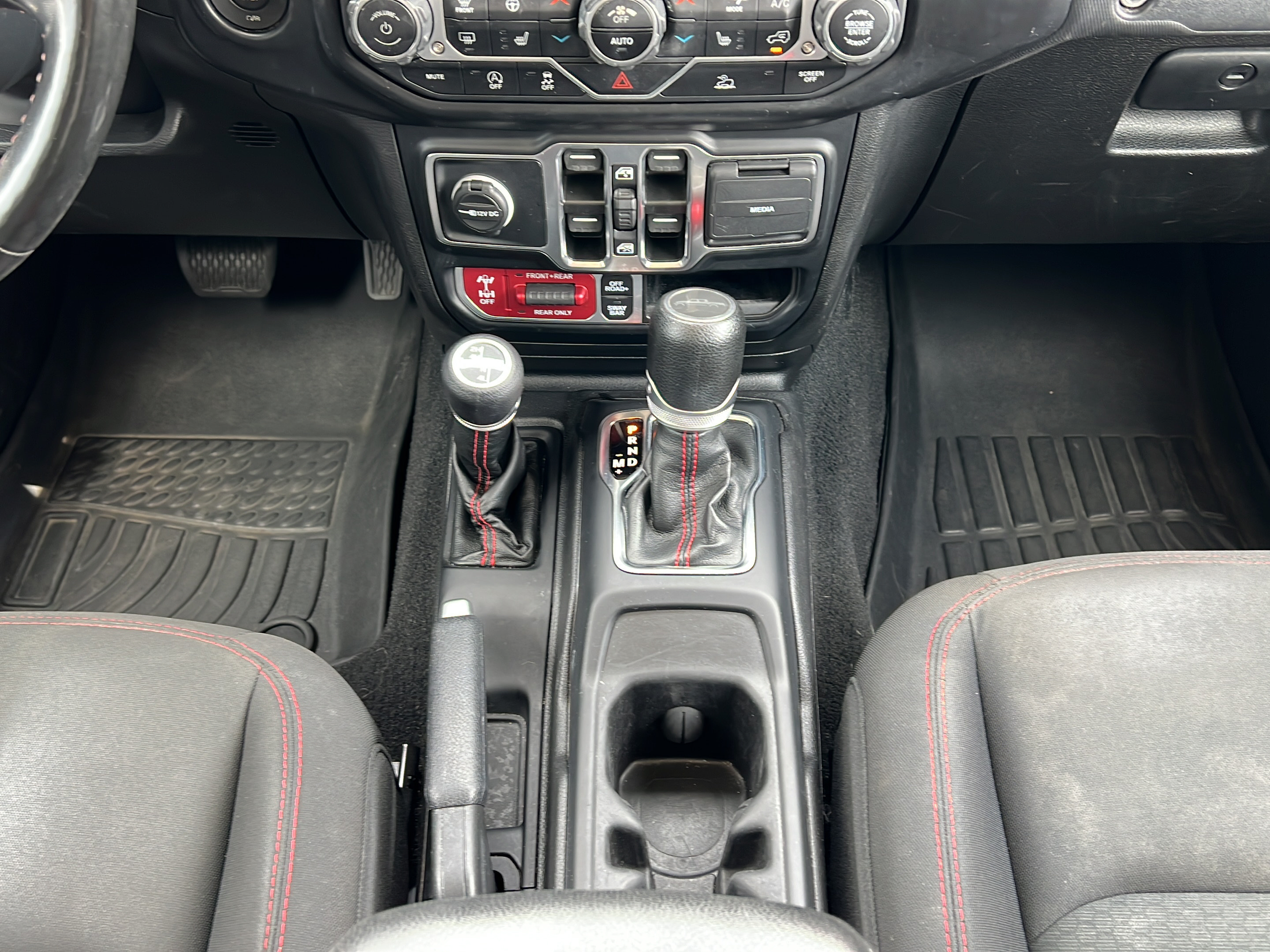 Used 2022 Jeep Gladiator Rubicon w/ Cold Weather Group AWD/4WD image 15