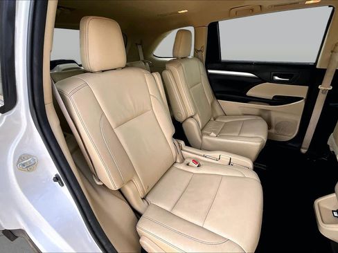 Used 2015 Toyota Highlander XLE FWD image 19