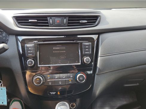 Used 2019 Nissan Rogue S image 7