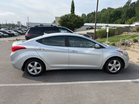 Used 2013 Hyundai Elantra GLS w/ Preferred Pkg FWD image 5