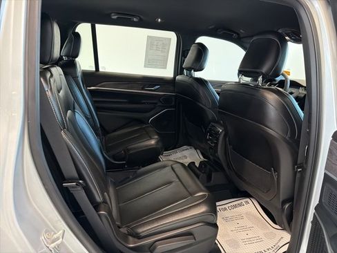 Used 2024 Jeep Grand Cherokee L Limited w/ Black Appearance Package image 41