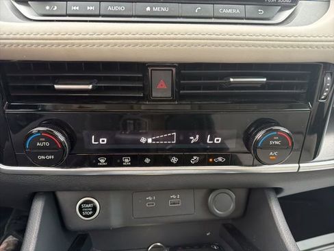 Used 2023 Nissan Rogue SV FWD image 13