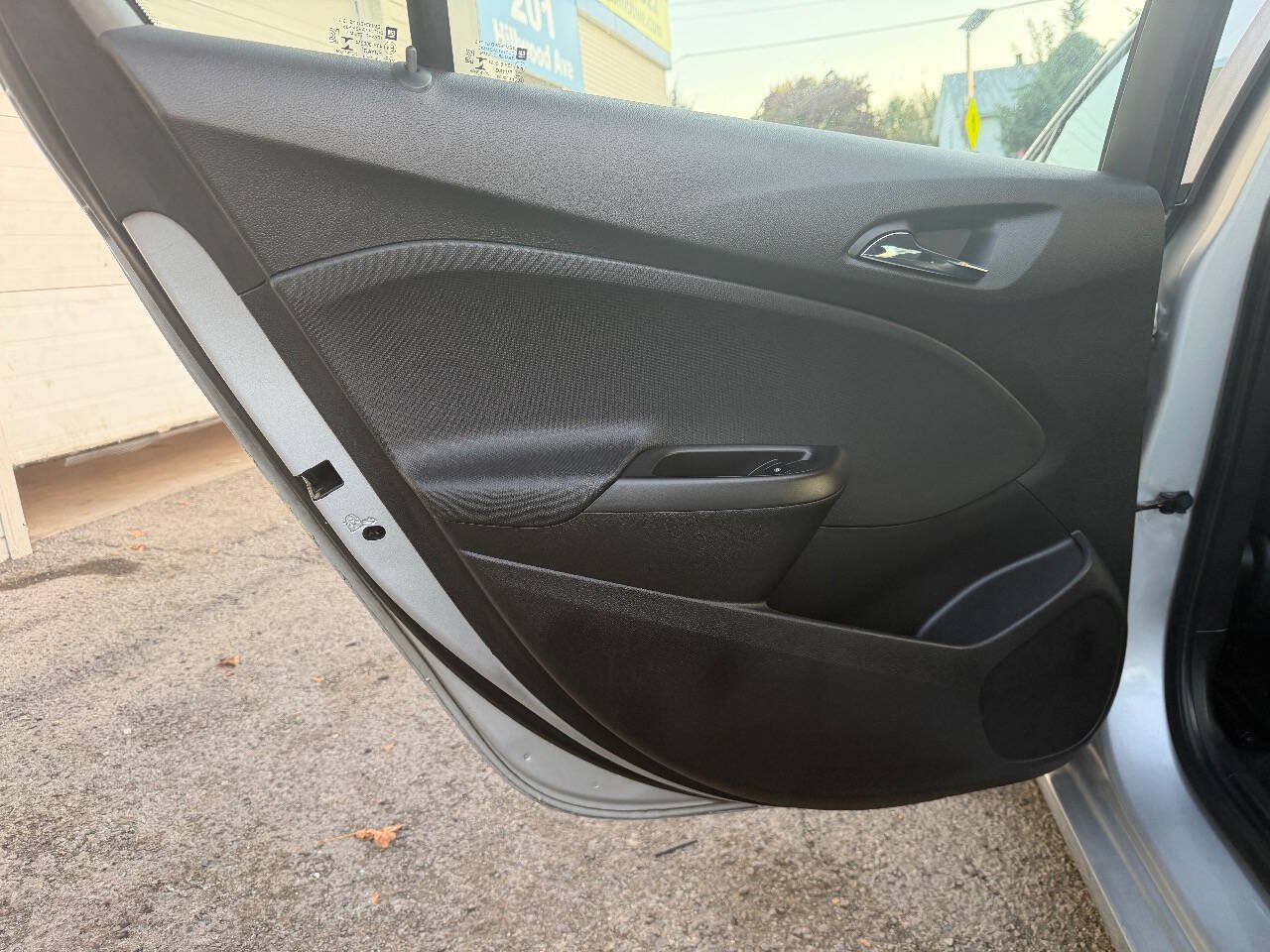 Used 2017 Chevrolet Cruze LS FWD image 12