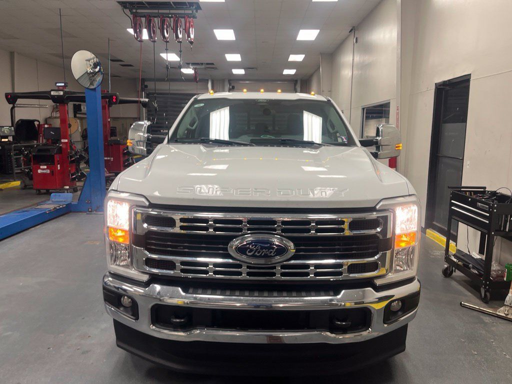 Used 2024 Ford F350 XLT w/ Snow Plow/Camper Package AWD/4WD image 8