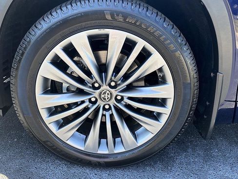 Certified 2021 Toyota Highlander Platinum AWD/4WD image 8