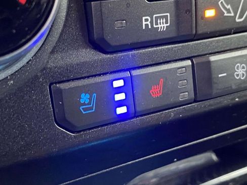 Certified 2021 Ford F250 Platinum w/ FX4 Off-Road Package image 32