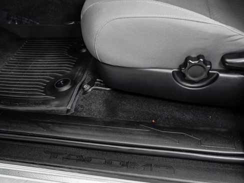Used 2022 Toyota Tacoma SR RWD image 14