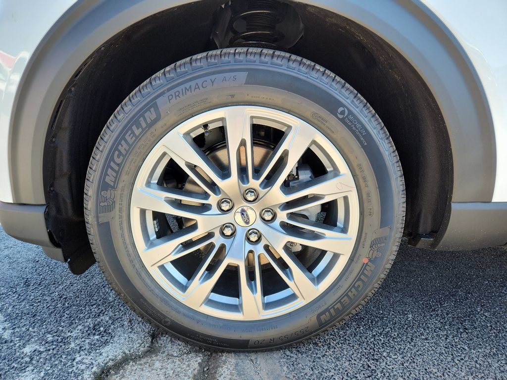 New 2026 Ford Explorer Platinum RWD image 17