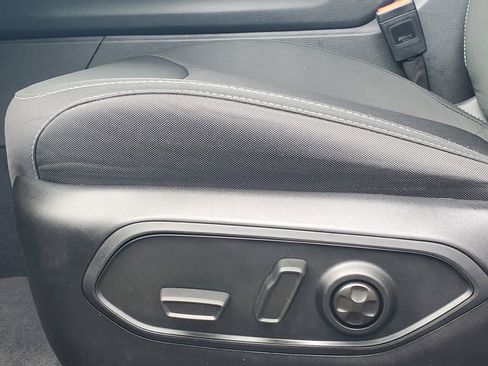 Used 2024 Jeep Grand Cherokee Laredo image 11