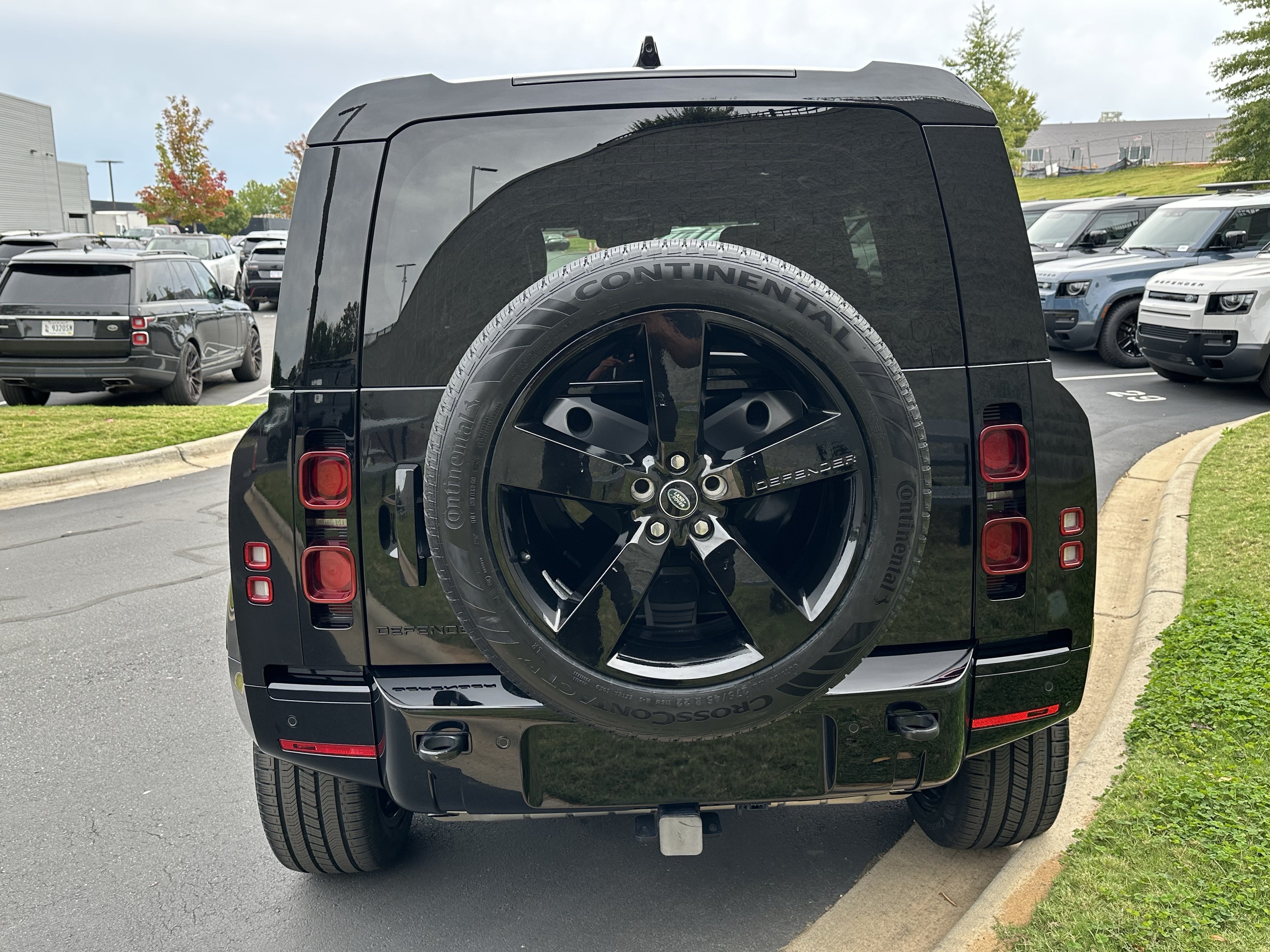 Certified 2024 Land Rover Defender 110 X-Dynamic SE AWD/4WD image 6