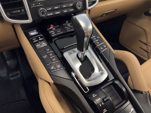 Used 2018 Porsche Cayenne AWD image 25