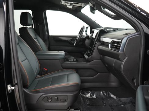 Used 2025 GMC Yukon AT4 AWD/4WD image 11