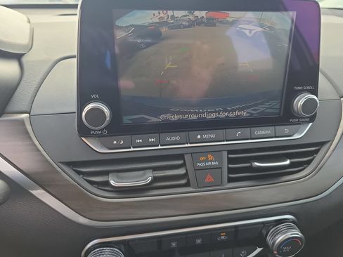 Used 2025 Nissan Altima 2.5 SV FWD image 18