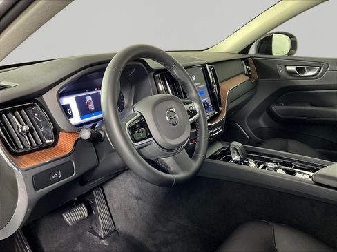 Used 2023 Volvo XC60 B5 Plus AWD/4WD image 17
