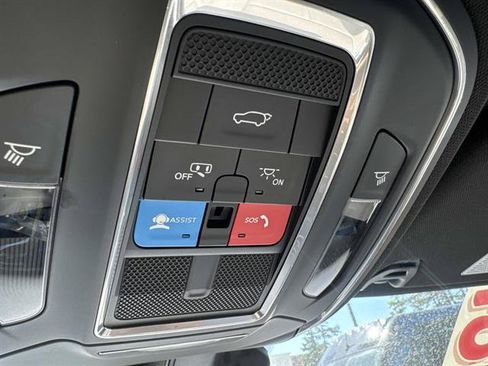 Used 2025 Jeep Wagoneer Series II AWD/4WD image 18
