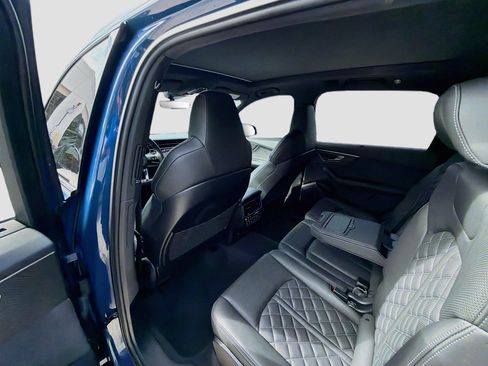 Used 2025 Audi SQ7 Prestige w/ Prestige Package AWD/4WD image 25