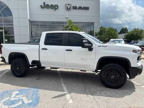Used 2024 Chevrolet Silverado 2500 ZR2 w/ Technology Package AWD/4WD image 33