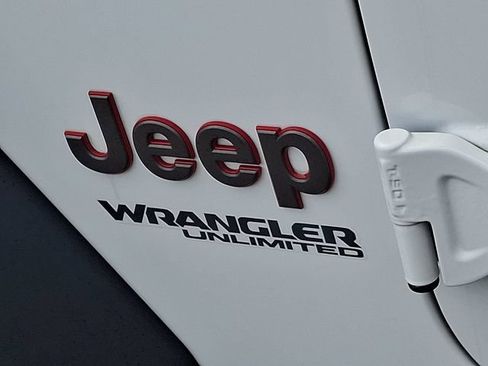Used 2018 Jeep Wrangler Unlimited Rubicon AWD/4WD image 32