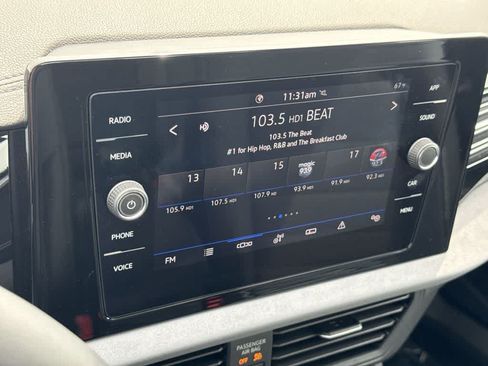 Used 2025 Volkswagen Jetta SE FWD image 18
