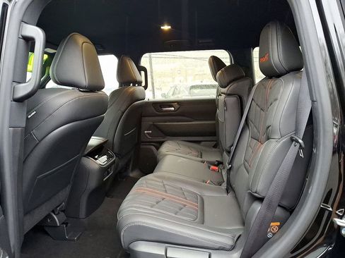 Used 2025 Nissan Armada PRO-4X image 11