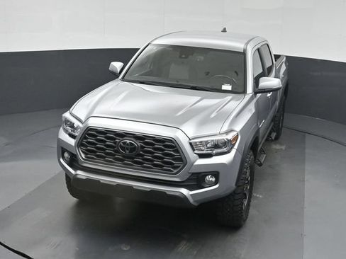 Used 2022 Toyota Tacoma TRD Off-Road AWD/4WD image 40