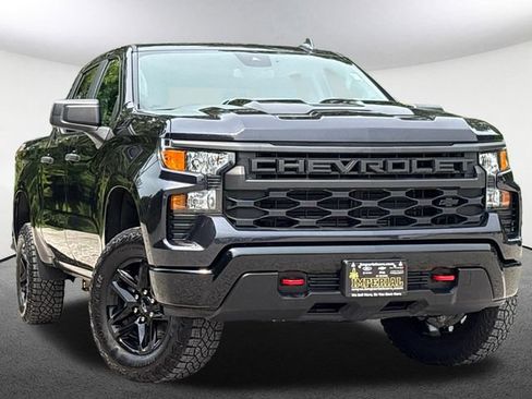 Used 2024 Chevrolet Silverado 1500 Custom Trail Boss w/ LPO, Dark Essentials Package AWD/4WD image 2